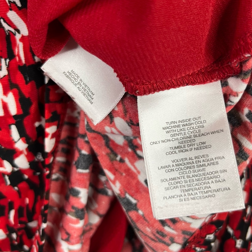 Jones Studio Top Women's 1X Red Black Abstract Keyhole Sleeveless Career Blouse - Picture 12 of 13